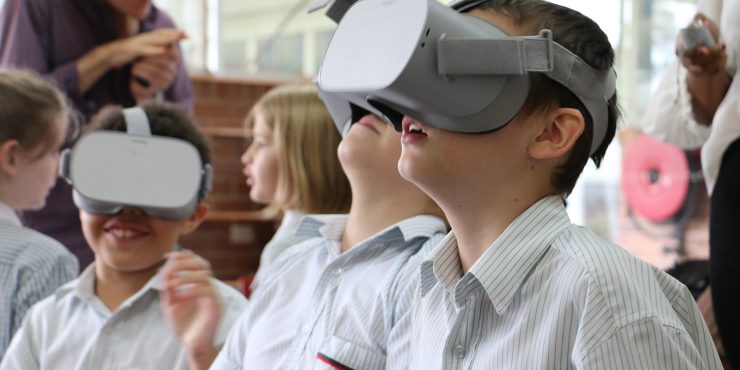 St Paul's School students in virtual reality